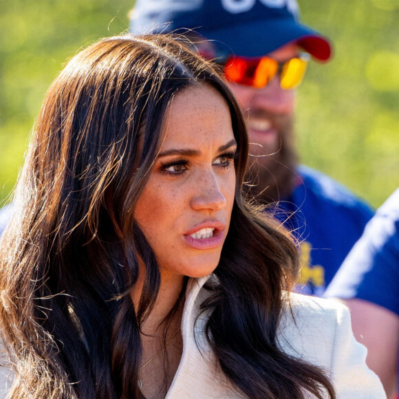 Meghan Markle assiste à la finale d'athlétisme, au deuxième jour des Invictus Games 2020 à La Haye, le 17 avril 2022. 