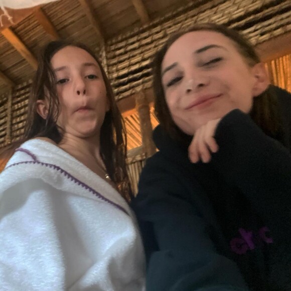 Charlotte Gainsbourg en vacances avec ses filles Alice et Jo Attal à Abu Dhabi après être passée par Muscat (Oman) et Rome (Italie)