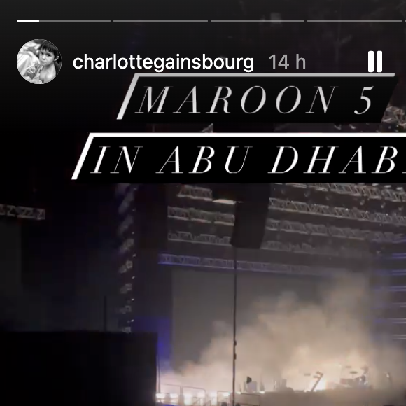 Charlotte Gainsbourg et sa fille Alice Attal au concert de Maroon 5 à Abu Dhabi, le 6 mai 2022