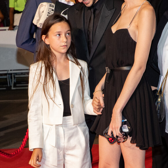 Alice, Ben et Joe Attal (les enfants de Charlotte Gainsbourg) - Montée des marches du film "Jane par Charlotte" lors du 74ème Festival International du Film de Cannes. Le 7 juillet 2021 © Borde-Jacovides-Moreau / Bestimage