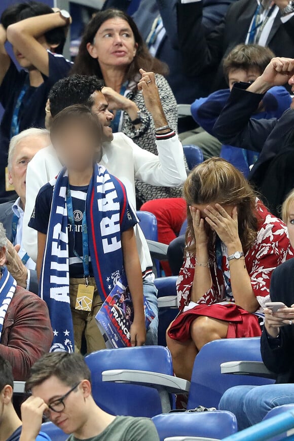 Jamel Debbouze, sa femme Mélissa Theuriau et leur fils Léon dans les tribunes du stade de France lors du match de ligue des nations opposant la France à l'Allemagne à Saint-Denis, Seine Saint-Denis, France, le 16 octobre 2018.