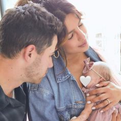 Nick Jonas et Priyanka Chopra dévoilent la première photo de leur fille Malti Marie, le 8 mai 2022