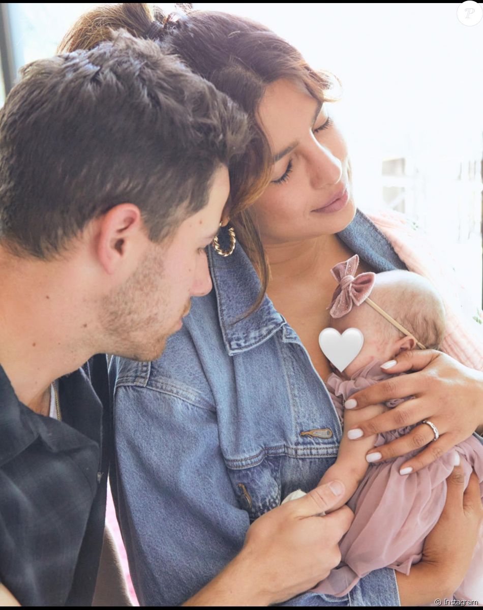 Nick Jonas et Priyanka Chopra dévoilent la première photo de leur fille Malti Marie, le 8 mai 2022