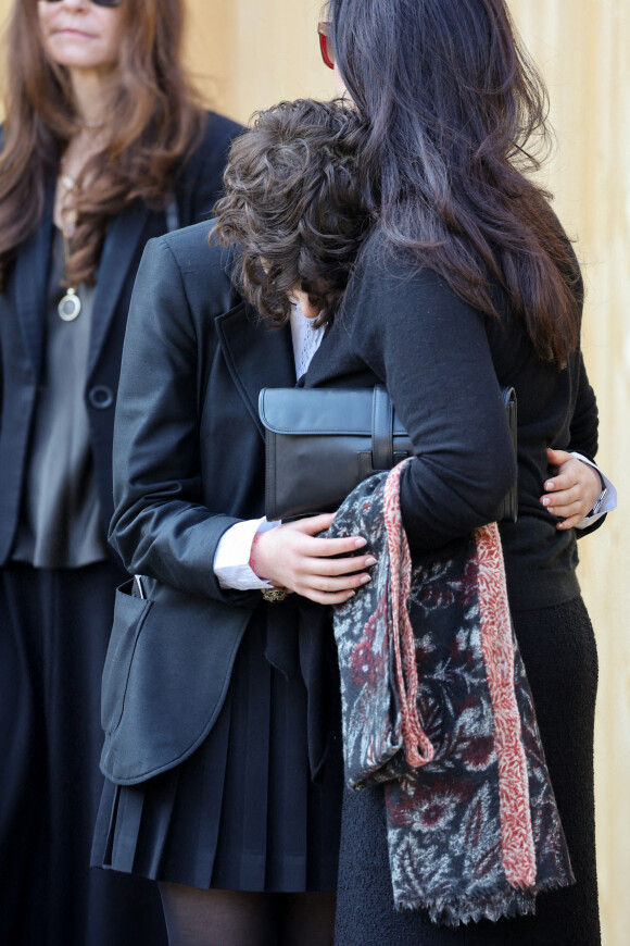 La famille de Régine - Obsèques de la chanteuse Régine au Crematorium du cimetière du Père-Lachaise à Paris. Le 9 mai 2022 © Jacovides-Moreau / Bestimage 