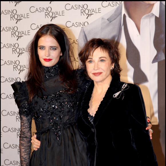 Eva Green et sa mère Marlène Jobert au Grand Rex à Paris. Le 17 novembre 2006.