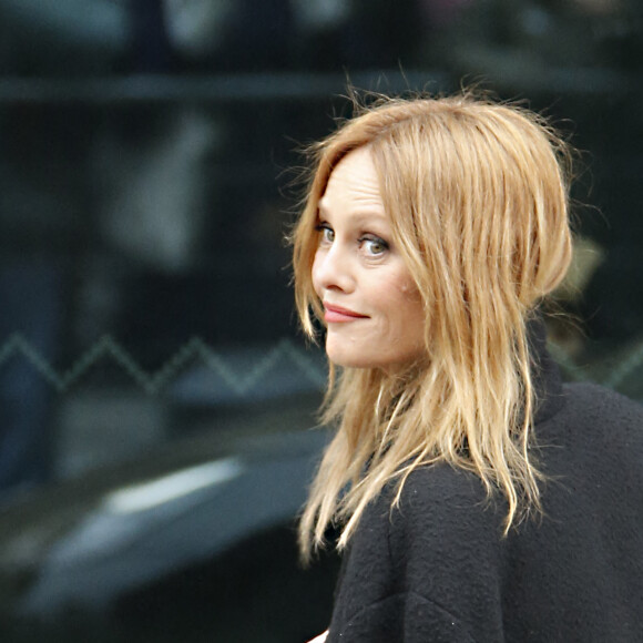 No Web - Vanessa Paradis - Arrivées et sorties du défilé Chanel Haute-Couture 2022 au Grand Palais Ephémère dans le cadre de la Fashion Week de Paris, France, le 25 janvier 2022. © Christophe Aubert via Bestimage