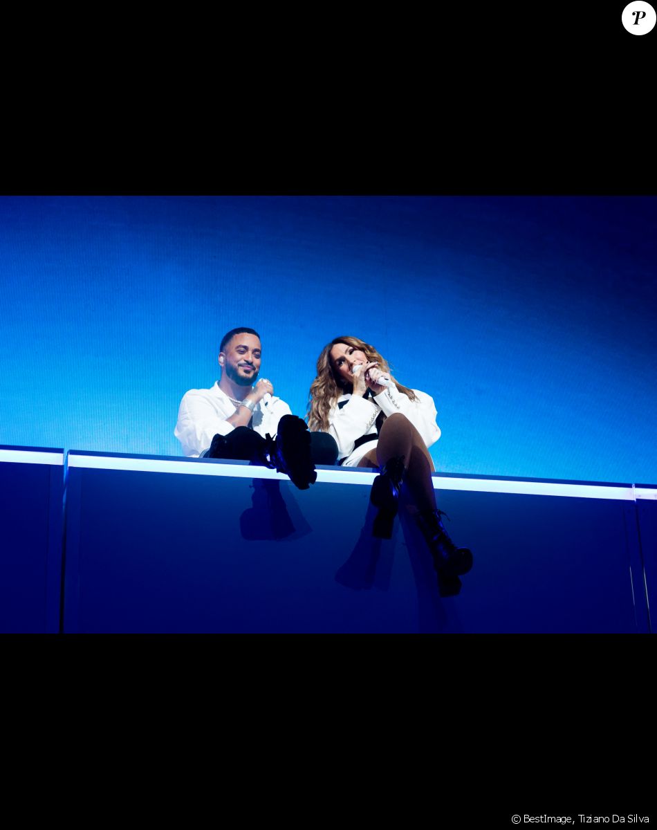 Vitaa et Slimane sur la scène de l'AccorHotels Arena à Paris pour leur tournée " Versus Tour" le 22 octobre 2021. © Tiziano Da Silva / Bestimage