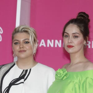 Louane Emera, Marie-Ange Casta - 5ème saison du festival International des Séries "Canneseries" à Cannes, France, le 3 avril 2022. © Denis Guignebourg/Bestimage 