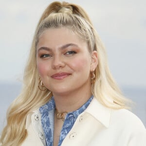 Louane Emera de la série VISIONS CANNESERIES SAISON 5 au Palais des Festivals et des Congrès de Cannes, dimanche 3 avril 2022. © Christophe Aubert via Bestimage 