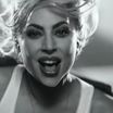 Lady Gaga : Pilote d'avion renversante pour "Hold my hand" et très complice avec son "ami" Tom Cruise !