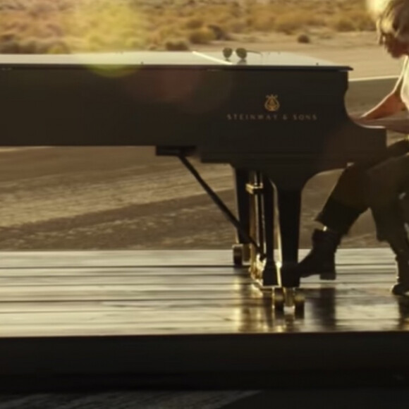 Image du clip de Lady Gaga Hold my Hand pour le film Top Gun: Maverick