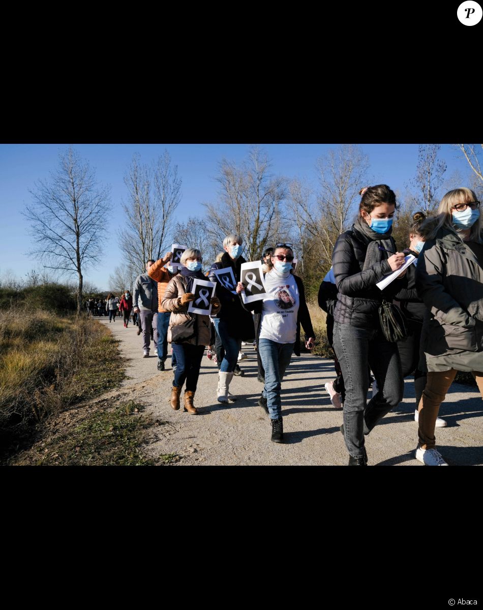 A Cagnac-les-Mines (Tarn), les proches de Delphine Jubillar ont organisé une marche en son hommage, un an après sa disparition - le 19 décembre 2021