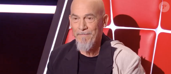 Florent Pagny apparaît le crâne rasé dans "The Voice", lors des super cross-battles - TF1