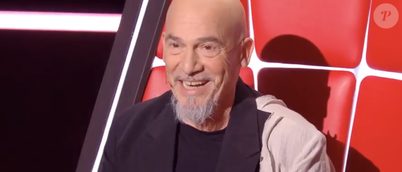 Florent Pagny apparaît le crâne rasé dans "The Voice", lors des super cross-battles - TF1