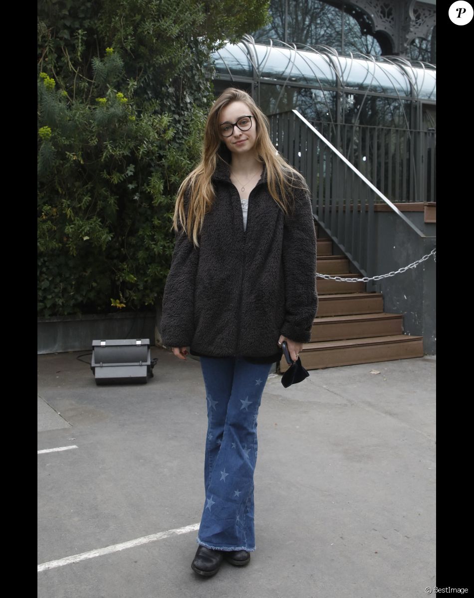 Emma Smet - Enregistrement de l'émission "Vivement Dimanche Prochain" au Studio Gabriel à Paris, le 2 mars 2022.