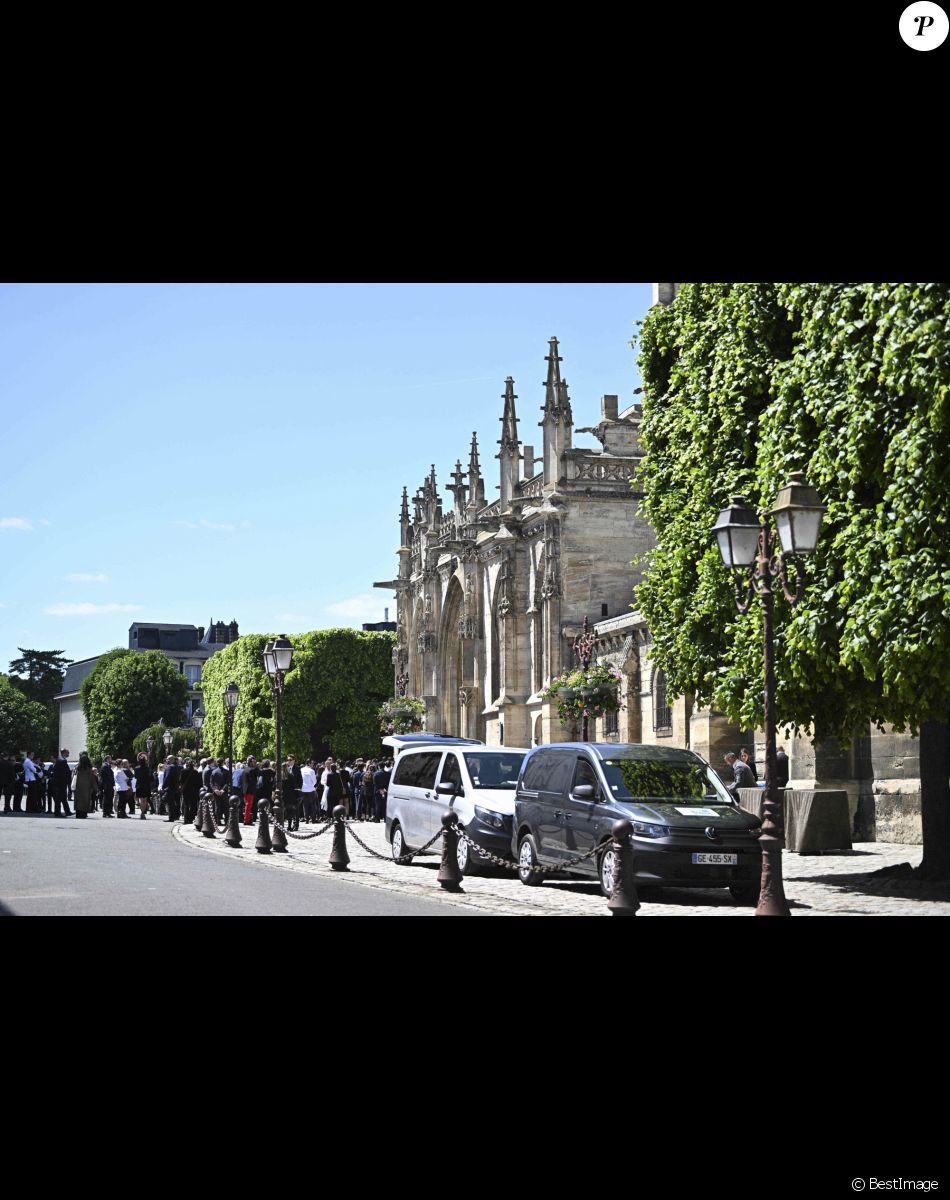 Atmosphère - Obsèques d'Antoine Alléno (fils du chef cuisinier français, trois étoiles au Guide Michelin Yannick Alléno) en la collégiale Notre-Dame de Poissy, France, le 13 mai 2022. © Jean-Baptiste Autissier/Panoramic/Bestimage