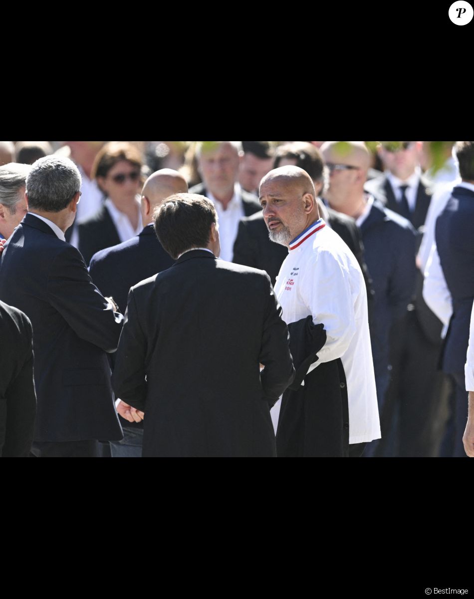 Frederic Anton - Sortie des obsèques d'Antoine Alléno (fils du chef cuisinier français, trois étoiles au Guide Michelin Yannick Alléno) en la collégiale Notre-Dame de Poissy, France, le 13 mai 2022. © Jean-Baptiste Autissier/Panoramic/Bestimage