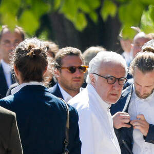 Le chef Alain Ducasse - Sortie des obsèques d'Antoine Alléno (fils du chef cuisinier français, trois étoiles au Guide Michelin Yannick Alléno) en la collégiale Notre-Dame de Poissy, France, le 13 mai 2022. © Jean-Baptiste Autissier/Panoramic/Bestimage 