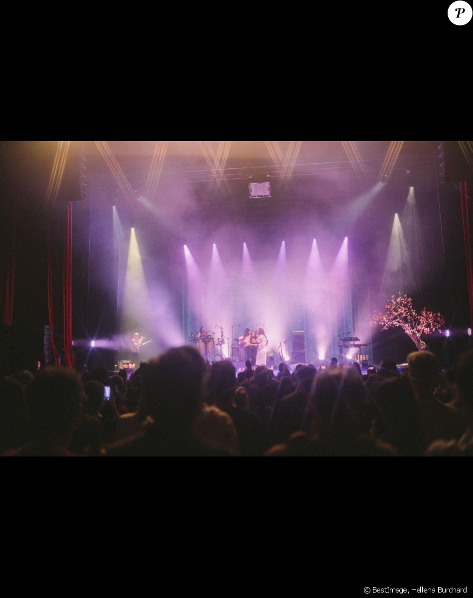 Exclusif - Camélia Jordana, Amel Bent, Vitaa (Charlotte Bendaoud) - Camélia Jordana en concert à l'Olympia à Paris, France, le 11 mai 2022. ©