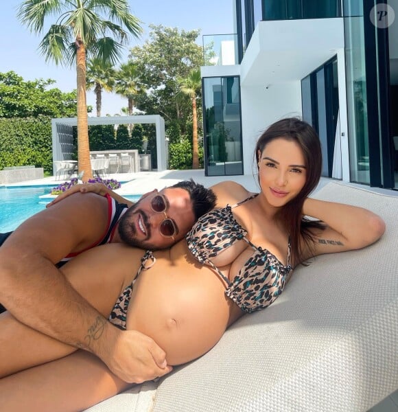 Nabilla, enceinte de son deuxième enfant, est l'heureuse maman de Milann, né de ses amours avec son mari Thomas Vergara.