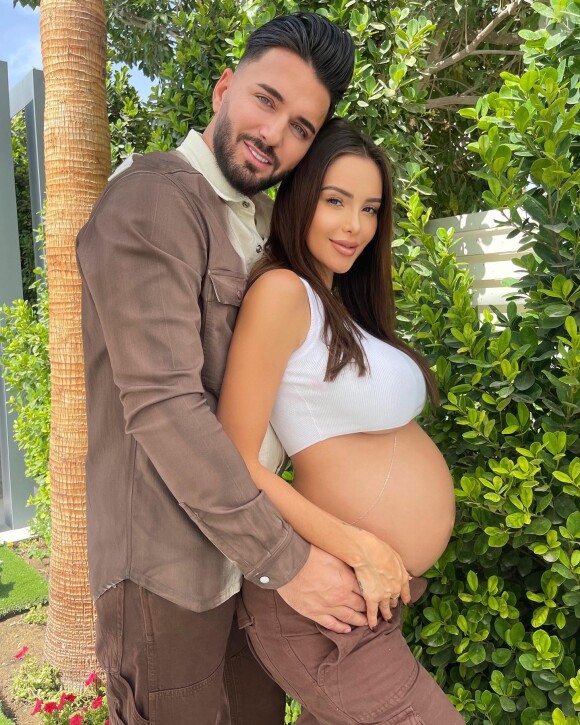 Nabilla, enceinte de son deuxième enfant, est l'heureuse maman de Milann, né de ses amours avec son mari Thomas Vergara.