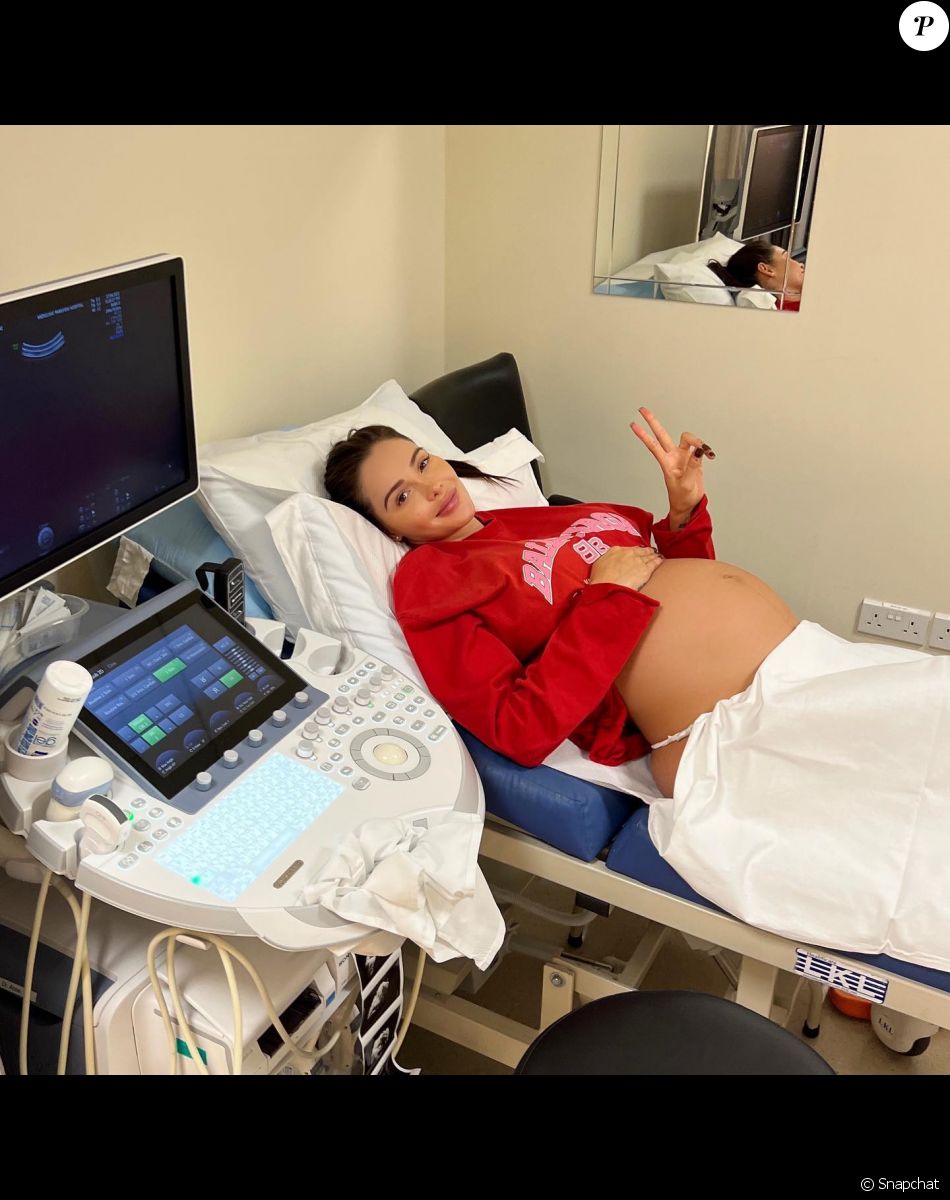 Nabilla, enceinte de son deuxième enfant, est l'heureuse maman de Milann, né de ses amours avec son mari Thomas Vergara.