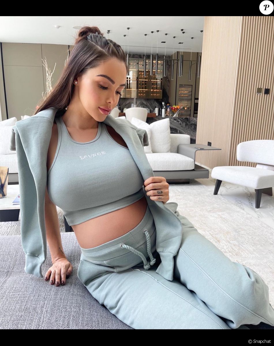 Nabilla, enceinte de son deuxième enfant, est l'heureuse maman de Milann, né de ses amours avec son mari Thomas Vergara.