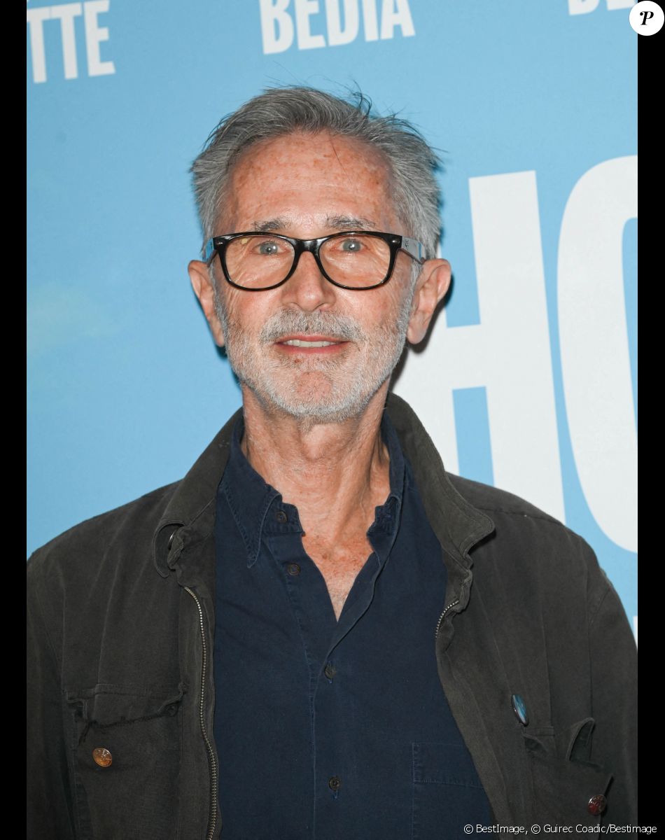 Thierry Lhermitte - Avant-première du film "Hommes au bord de la crise de nerfs" au cinéma Pathé Wepler à Paris. Le 11 mai 2022 © Coadic Guirec / Bestimage
