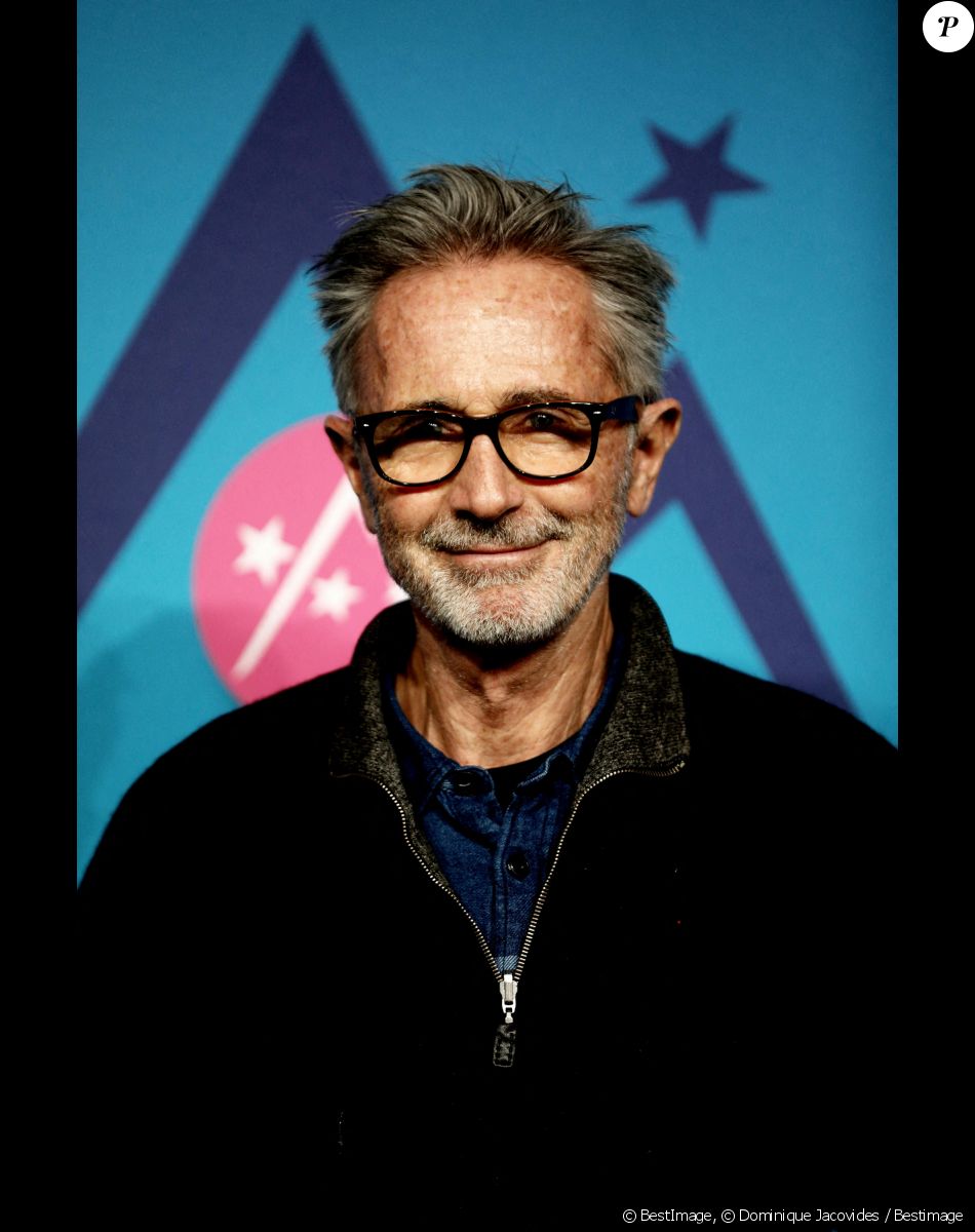 Thierry Lhermitte - Photocall de la 25ème édition du Festival international du film de comédie de l'Alpe d'Huez le 19 janvier 2022. © Dominique Jacovides / Bestimage