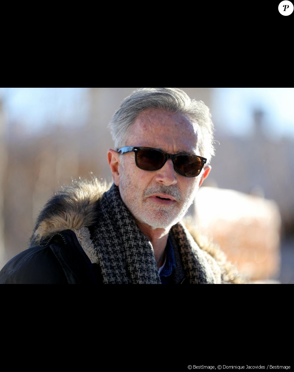 Thierry Lhermitte lors d'un photocall à la 25ème édition du Festival international du film de comédie de l'Alpe d'Huez le 18 janvier 2022. © Dominique Jacovides / Bestimage