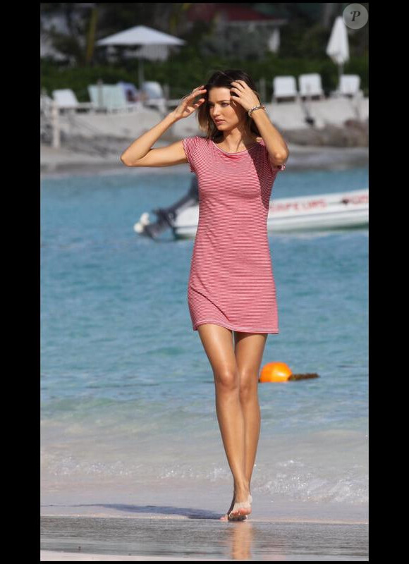 Miranda Kerr à Saint Barthelemy pour un shooting mode