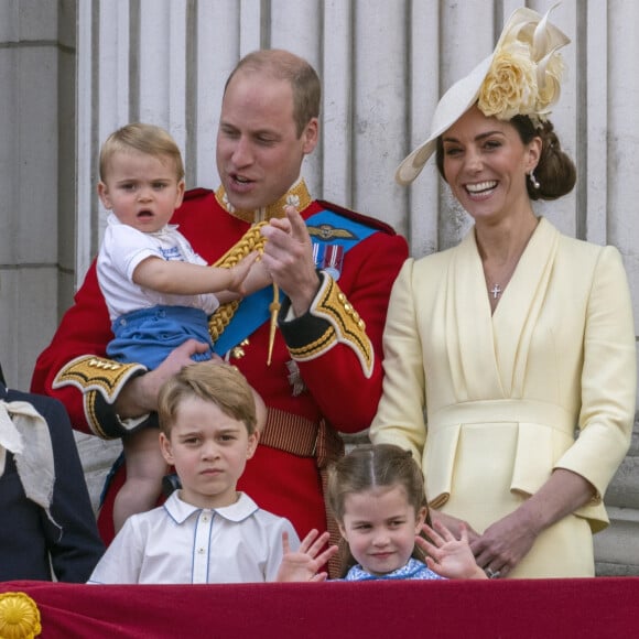 Le prince William, duc de Cambridge, et Catherine (Kate) Middleton, duchesse de Cambridge, le prince George de Cambridge la princesse Charlotte de Cambridge, le prince Louis de Cambridge - La famille royale au balcon du palais de Buckingham lors de la parade Trooping the Colour 2019, célébrant le 93ème anniversaire de la reine Elisabeth II, Londres, le 8 juin 2019.