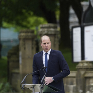 Le prince William, duc de Cambridge, assiste à l'ouverture officielle du mémorial Glade of Light à Manchester, Royaume Uni, le 10 mai 2022. Le mémorial commémore les victimes de l'attaque terroriste du 22 mai 2017 à la Manchester Arena. Il rend hommage aux 22 personnes dont la vie a été prise, ainsi qu'à la mémoire de tous ceux qui ont été blessés ou affectés. 