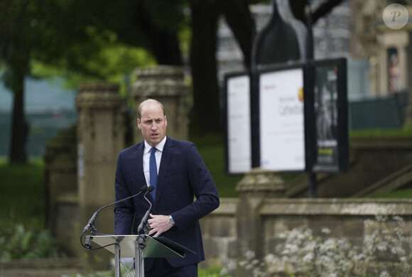 Le prince William, duc de Cambridge, assiste à l'ouverture officielle du mémorial Glade of Light à Manchester, Royaume Uni, le 10 mai 2022. Le mémorial commémore les victimes de l'attaque terroriste du 22 mai 2017 à la Manchester Arena. Il rend hommage aux 22 personnes dont la vie a été prise, ainsi qu'à la mémoire de tous ceux qui ont été blessés ou affectés. 