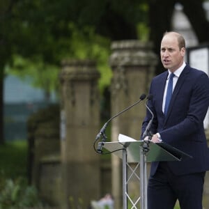 Le prince William, duc de Cambridge, assiste à l'ouverture officielle du mémorial Glade of Light à Manchester, Royaume Uni, le 10 mai 2022. Le mémorial commémore les victimes de l'attaque terroriste du 22 mai 2017 à la Manchester Arena. Il rend hommage aux 22 personnes dont la vie a été prise, ainsi qu'à la mémoire de tous ceux qui ont été blessés ou affectés. 