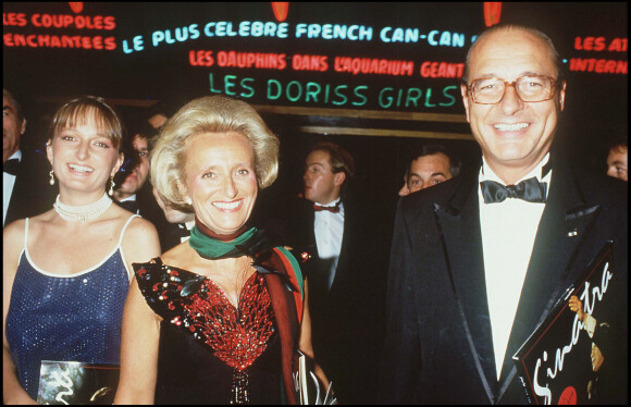 Jacques Chirac avec sa femme Bernadette et leur fille Claude lors d'un spectacle de Frank Sinatra en 1984