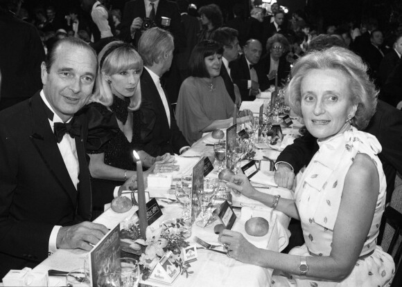 Archives - Dany Saval, Jacques Chirac et sa femme Bernadette - Soirée pour le 75ème anniversaire de Loulou Gasté au Paradis Latin, organisée par Line Renaud. Le 18 mars 1983