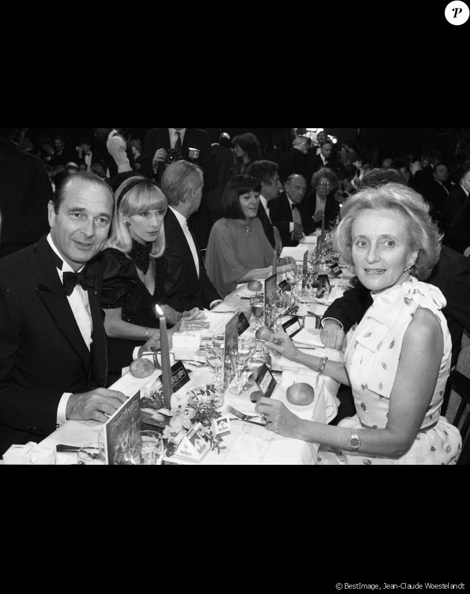 Archives - Dany Saval, Jacques Chirac et sa femme Bernadette - Soirée pour le 75ème anniversaire de Loulou Gasté au Paradis Latin, organisée par Line Renaud. Le 18 mars 1983