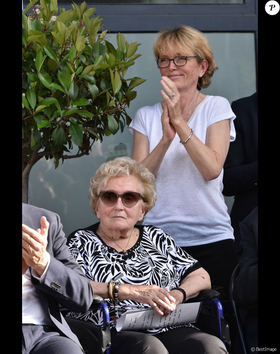 Inauguration de la rue Jacques et Bernadette Chirac, par la femme de l'ancien président de la République, Bernadette Chirac (en fauteuil roulant) et sa fille Claude, à Brive-la-Gaillarde. Le 8 juin 2018
