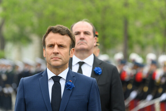 Emmanuel Macron et Jean Castex - Cérémonie de commémoration de la 77ème de la Victoire du 8 mai 1945, à l'Arc de Triomphe, Paris le 8 mai 2022. © Jacques Witt / Pool / Bestimage 