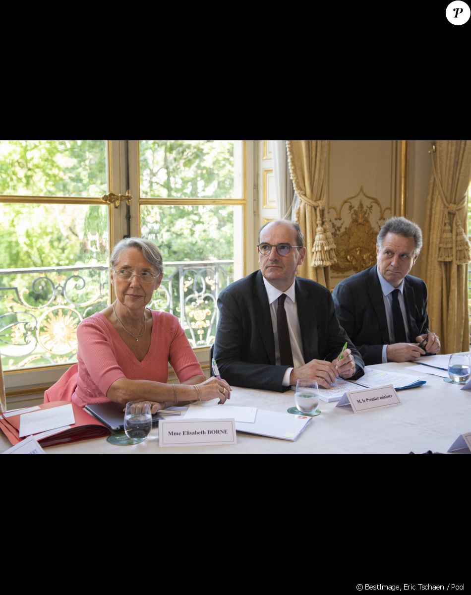 Elisabeth Borne, ministre du Travail, Jean Castex, premier ministre - Rencontre avec le secrétaire général de FO, les partenaires sociaux reçus à Matignon à Paris. © Eric Tschaen / Pool / Bestimage