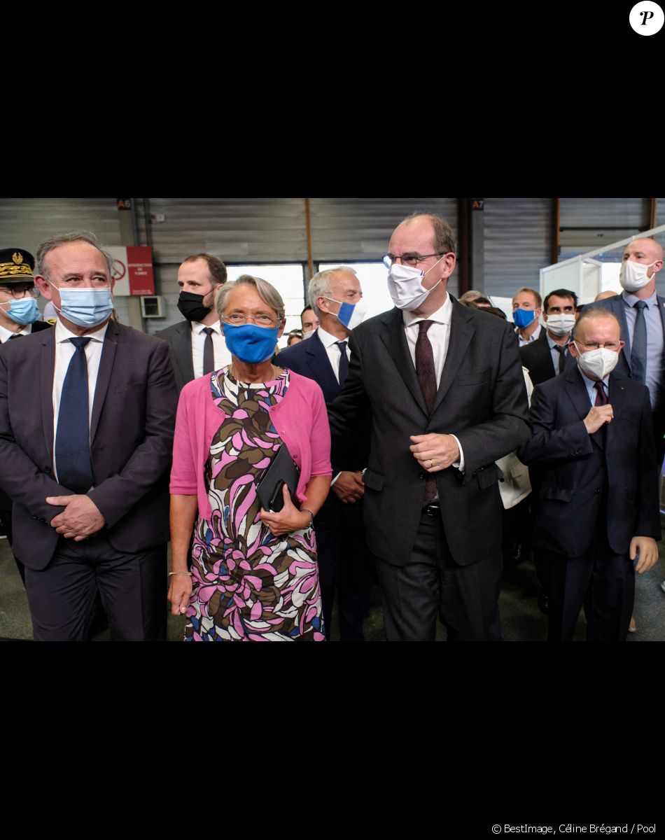 Le Premier ministre Jean Castex, la ministre du Travail, de l'Emploi et de l'Insertion Elisabeth Borne, et la secrétaire d'Etat auprès du ministre de l'Education nationale et des Sports, chargée de la Jeunesse et de l'Engagement Sarah El Hairy, arrivent au Salon Jeunes d'Avenirs, au Paris Event Center le mardi 15 septembre 2020 aux côtés de Raymond Soubie. © Céline Brégand / Pool / Bestimage