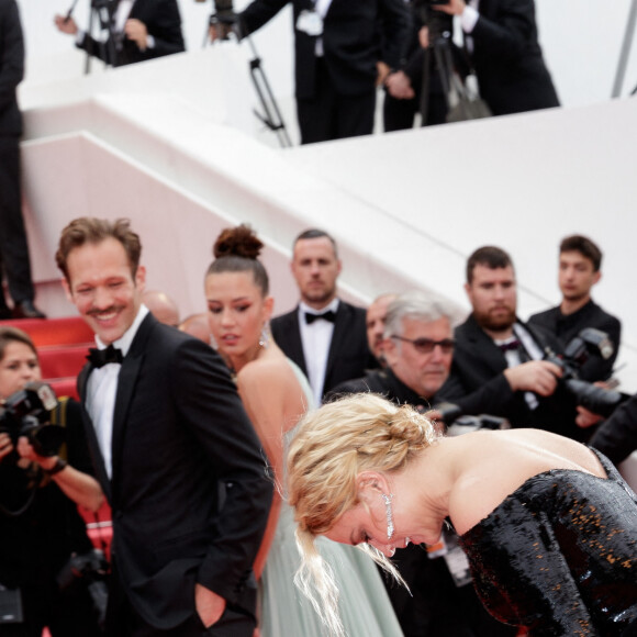 Virginie Efira, Niels Schneider (accident de lacets) - Montée des marches du film "Sibyl" lors du 72ème Festival International du Film de Cannes. Le 24 mai 2019 © Jacovides-Moreau / Bestimage  Red carpet for the movie "Sibyl" during the 72nd Cannes International Film festival. On may 24th 2019 