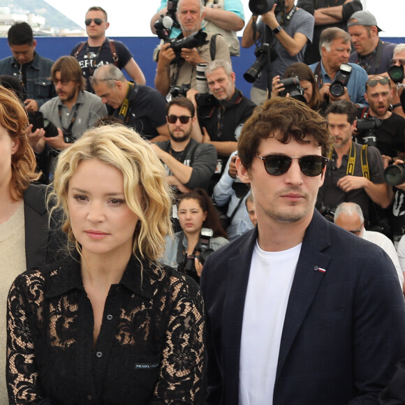 Virginie Efira et son compagnon Niels Schneider au photocall de "Sibyl" lors du 72ème Festival International du Film de Cannes, le 25 mai 2019. © Dominique Jacovides/Bestimage  Celebrities at the photocall of "Sibyl" during the 72nd International Cannes Film Festival. May 25th, 2019. 