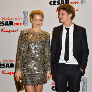 Virginie Efira et Niels Schneider - Photocall du dîner de la 44ème cérémonie des César au Fouquet's à Paris. Le 22 février 2019 © Pierre Perusseau / Bestimage