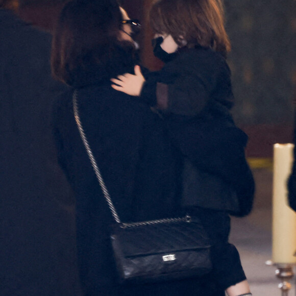 Gaëlle Pietri (ex-compagne du défunt) et son fils Orso - Arrivées aux obsèques (bénédiction) de Gaspard Ulliel en l'église Saint-Eustache à Paris. Le 27 janvier 2022 © Jacovides-Moreau / Bestimage