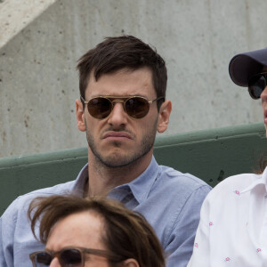 Gaspard Ulliel et sa compagne Gaëlle Pietri - Jour 11 - Les célébrités dans les tribunes des internationaux de tennis de Roland Garros à Paris. Le 7 juin 2017 © Jacovides-Moreau / Bestimage