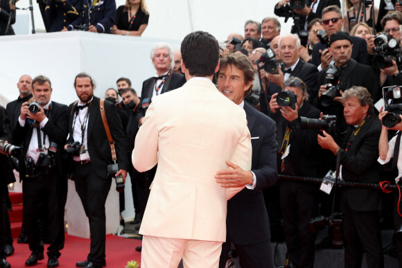 Miles Teller, Tom Cruise - Montée des marches du film " Top Gun : Maverick " lors du 75ème Festival International du Film de Cannes. Le 18 mai 2022 © Cyril Moreau / Bestimage 