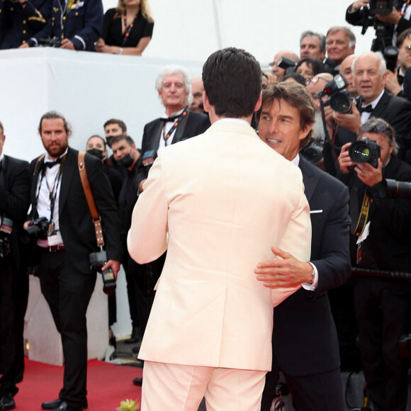 Miles Teller, Tom Cruise - Montée des marches du film " Top Gun : Maverick " lors du 75ème Festival International du Film de Cannes. Le 18 mai 2022 © Cyril Moreau / Bestimage 