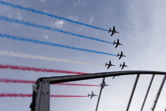 Illustration de la Patrouille de France lors de la montée des marches du film "Top Gun : Maverick" lors du 75ème Festival International du Film de Cannes. Le 18 mai 2022 © Unique Agency / Bestimage 